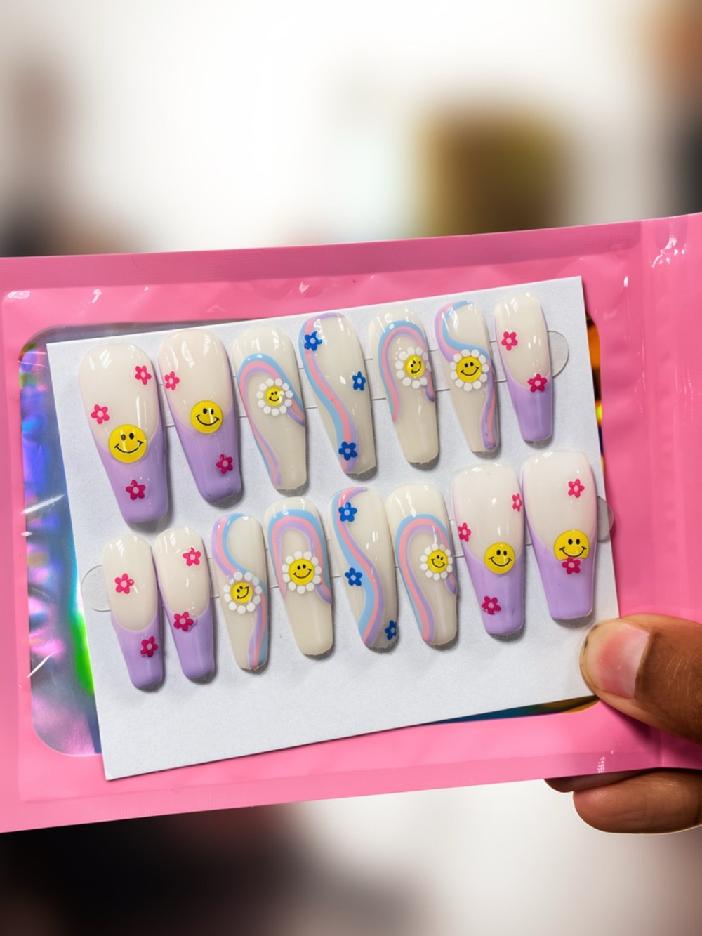 Pastel Smile & Daisy Press-On Nails Set